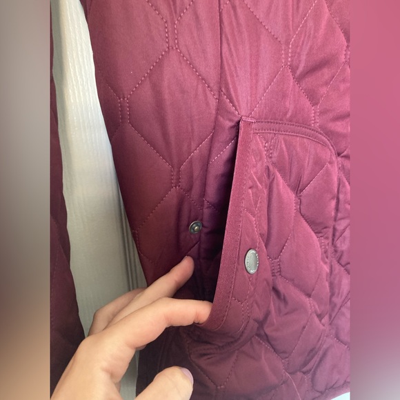Eddie Bauer maroon quailed jacket! - Picture 4 of 5